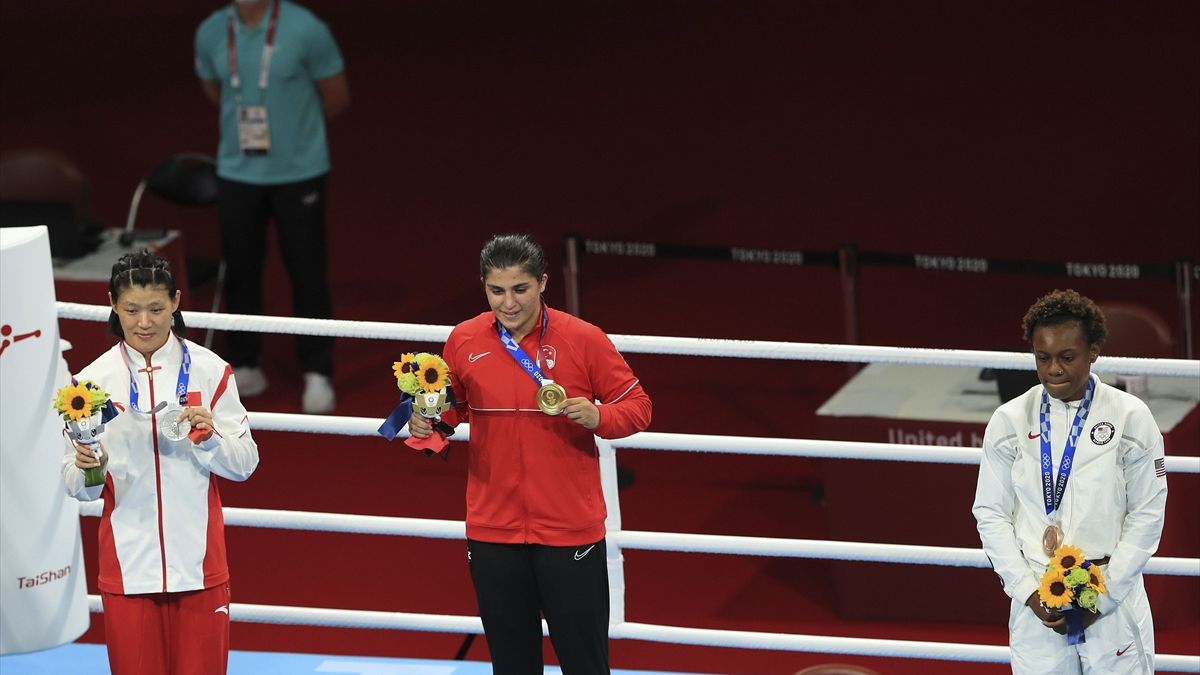 Milli Boksör Busenaz Sürmeneli Olimpiyat Şampiyonu oldu