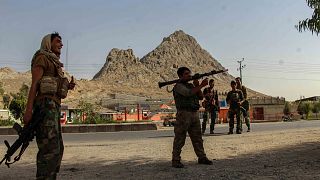 Az afgán biztonsági erők fegyveresei egy ellenőrzőponton a déli Kandahár tartományban