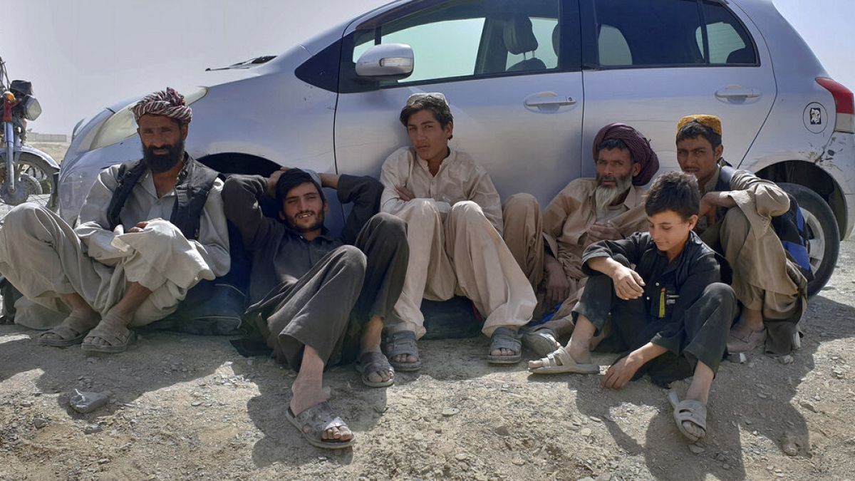Auf der Flucht vor den Taliban bleiben viele Zivilisten an den Landesgrenzen hängen. Wie hier an einem geschlossenen Übergang nach Pakistan 