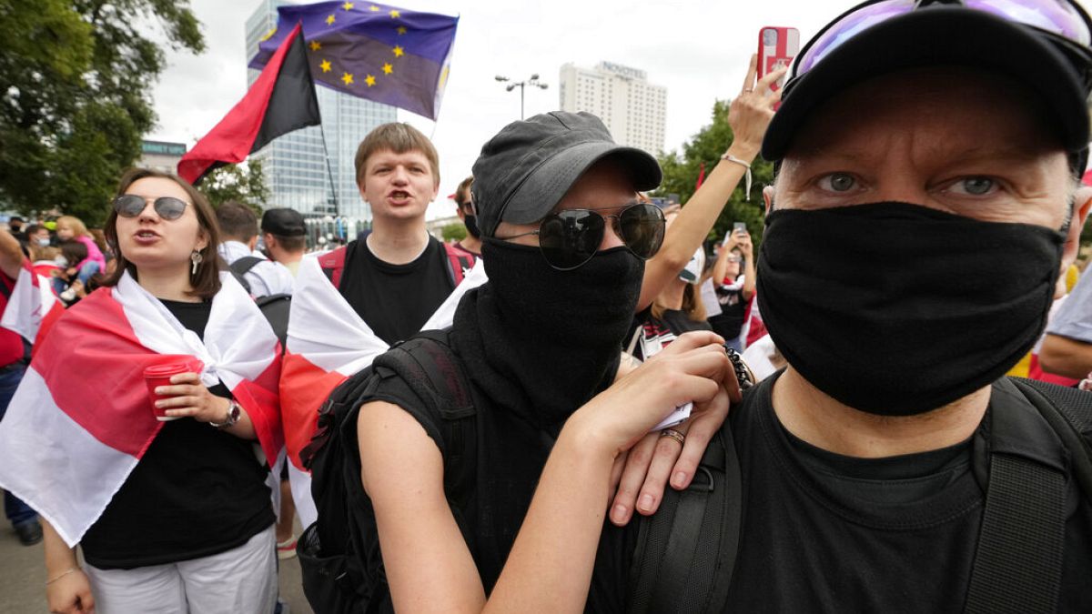 Ακτιβιστές κατά του καθεστώτος Λοιυκασένκο διαδηλώνουν στη Βαρσοβία