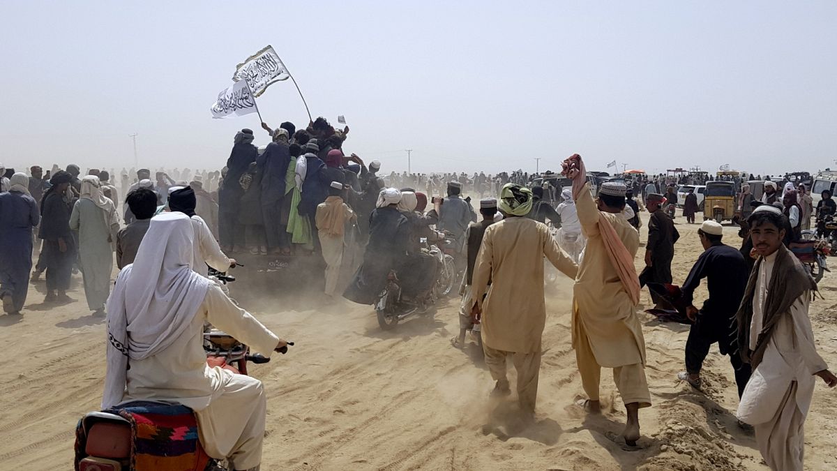 Tálib felvonulás az afganisztáni-pakisztáni határon