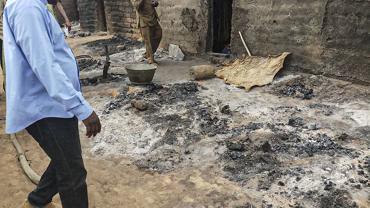 قرية دوغون في سوبان-كو ، بالقرب من سانغا، بعد هجوم أسفر عن مقتل أكثر من 100 من عرقية دوغون مساء 9 يونيو 2019.