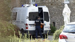 Conmoción en Francia tras el extraño asesinato de un sacerdote