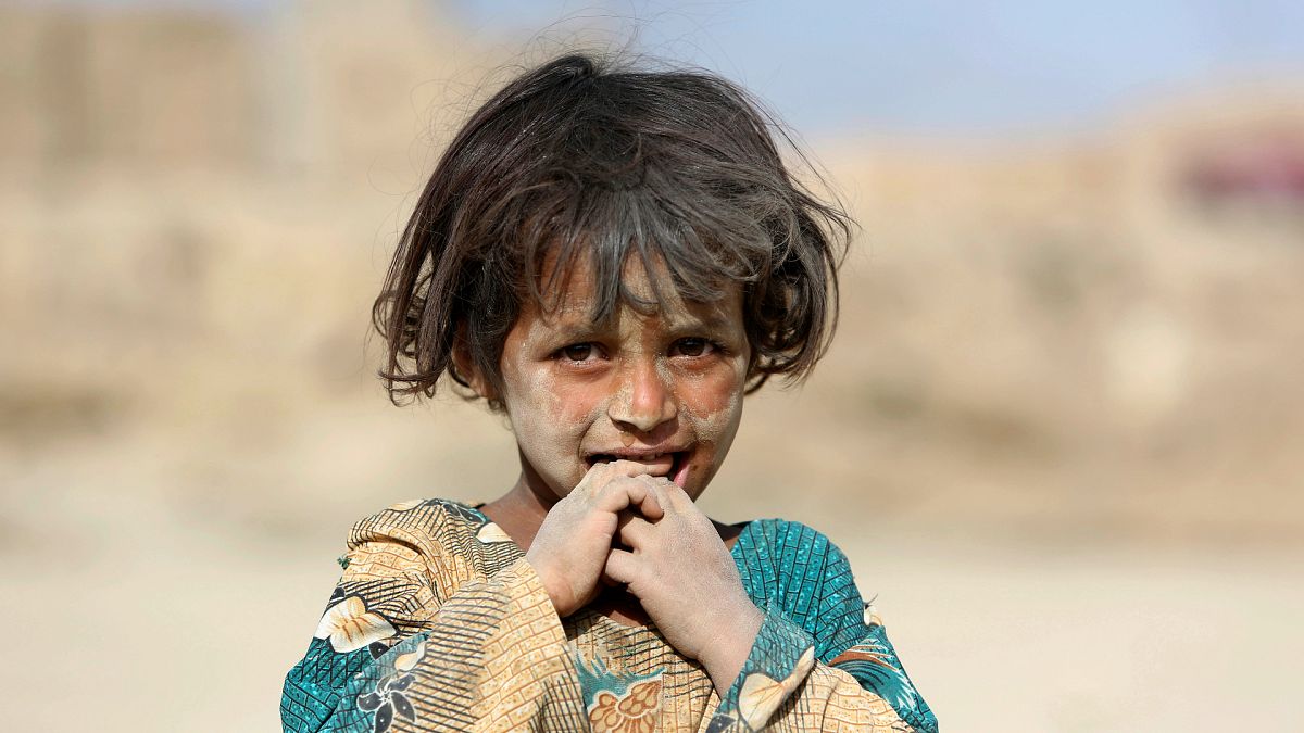 Afganistan'ın başkenti Kabil'de bir kız çocuğu (arşiv) 