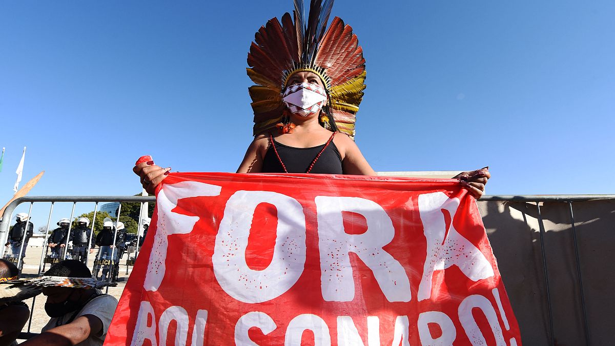 Feljelentették népirtásért Jair Bolsonaro elnököt a brazil őslakosok a hágai bíróság előtt