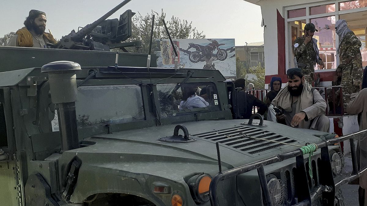 Tálib harcosok Kunduzban a tartományi székhely elfoglalása után