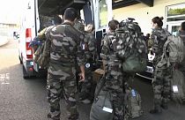 Militari francesi pronti per l'emergenza in Martinica.