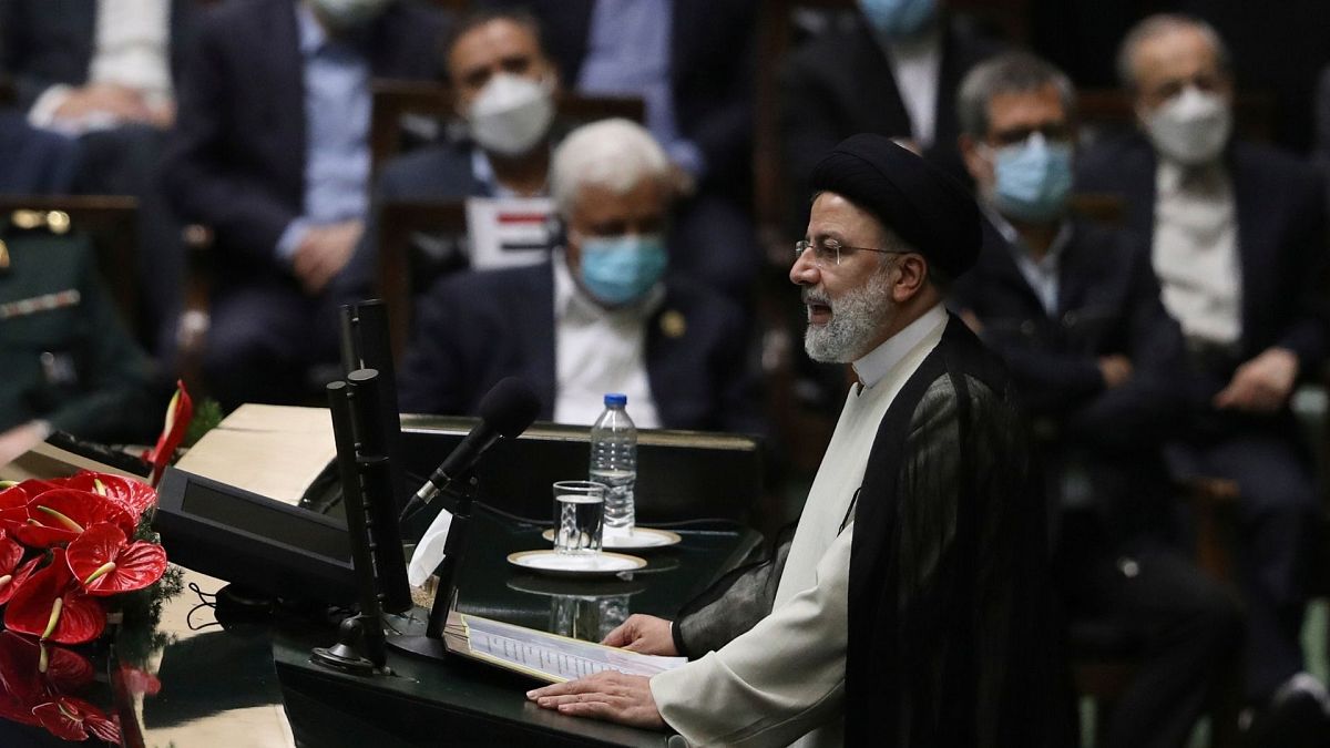 ابراهیم رئیسی در مراسم تحلیف ریاست جمهوری در مجلس شورای اسلامی 