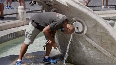تصاویری از رم ایتالیا؛ گردشگران در جستجوی آب برای فرار از موج گرما