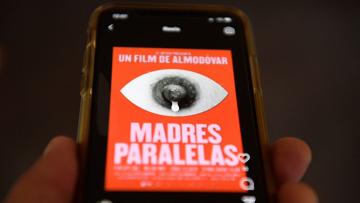  اللافتة الترويجية لفيلم بيدرو ألمودوفار 