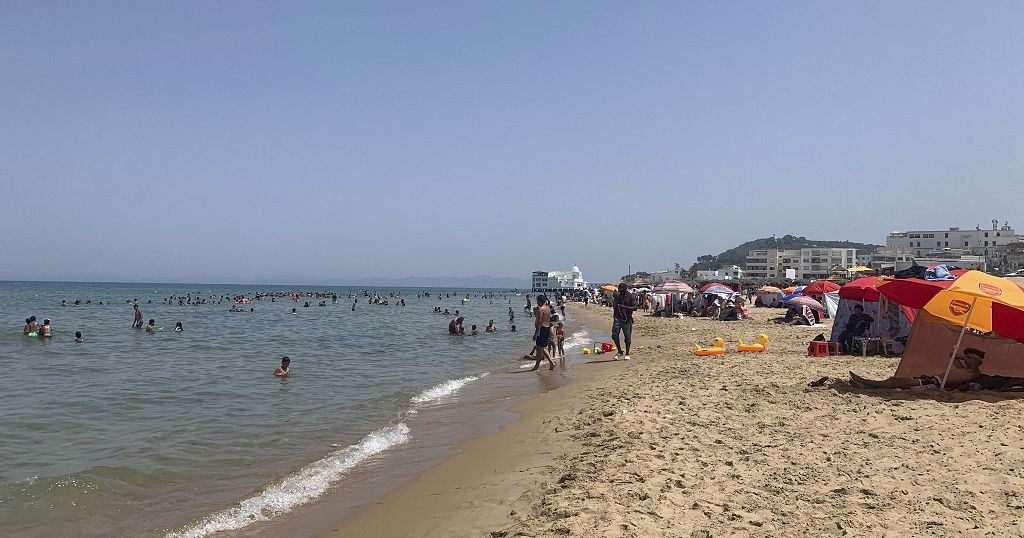 Tunisia swelters in record temperatures