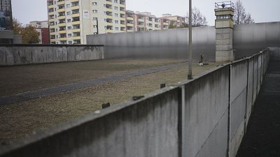 60 éve kezdték építeni a berlini falat