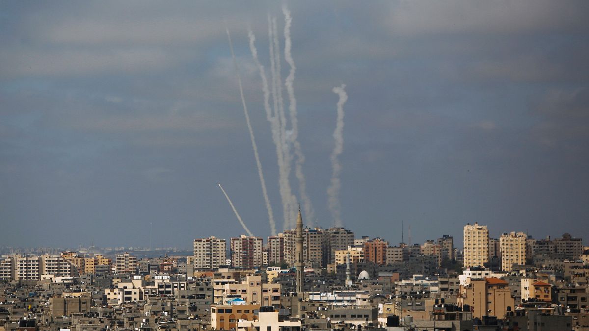 Gazze'de konuşlu Filistinli silahlı gruplar, İsrail'e roket saldırısında bulunurken ( 20 Mayıs 2021) 