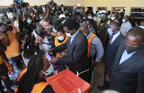 Il candidato presidente Haikainde Hichilema vota a Lusaka in Zambia