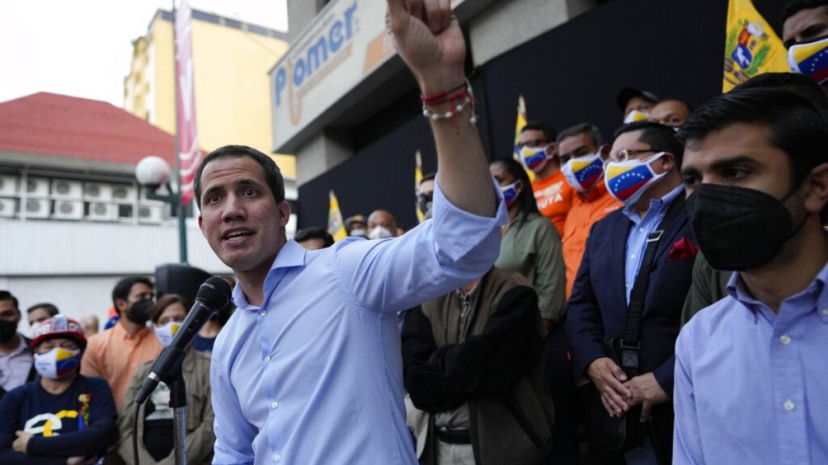 Venezuela, prove di dialogo tra Maduro e l'opposizione. In Messico negoziati per uscire dalla crisi