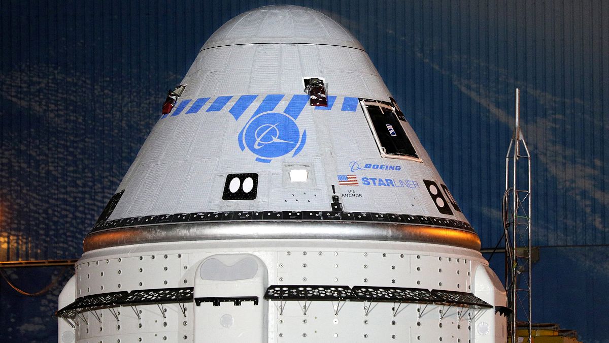 عرض عن قرب للمركبة الفضائية  "ستارلاينر CST-100" أثناء انطلاقها من منشأة بوينغ التجارية للشحن في مركز كينيدي للفضاء في كيب كانافيرال، فلوريدا، 17 يوليو 2021