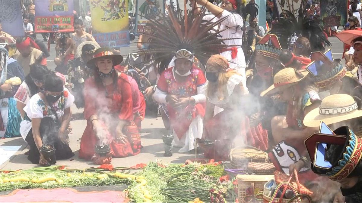 سكان أصليون في المكسيك يحسون ذكرى مرور 500 سنة على مقاومة الأزتيك للغزو الإسباني.