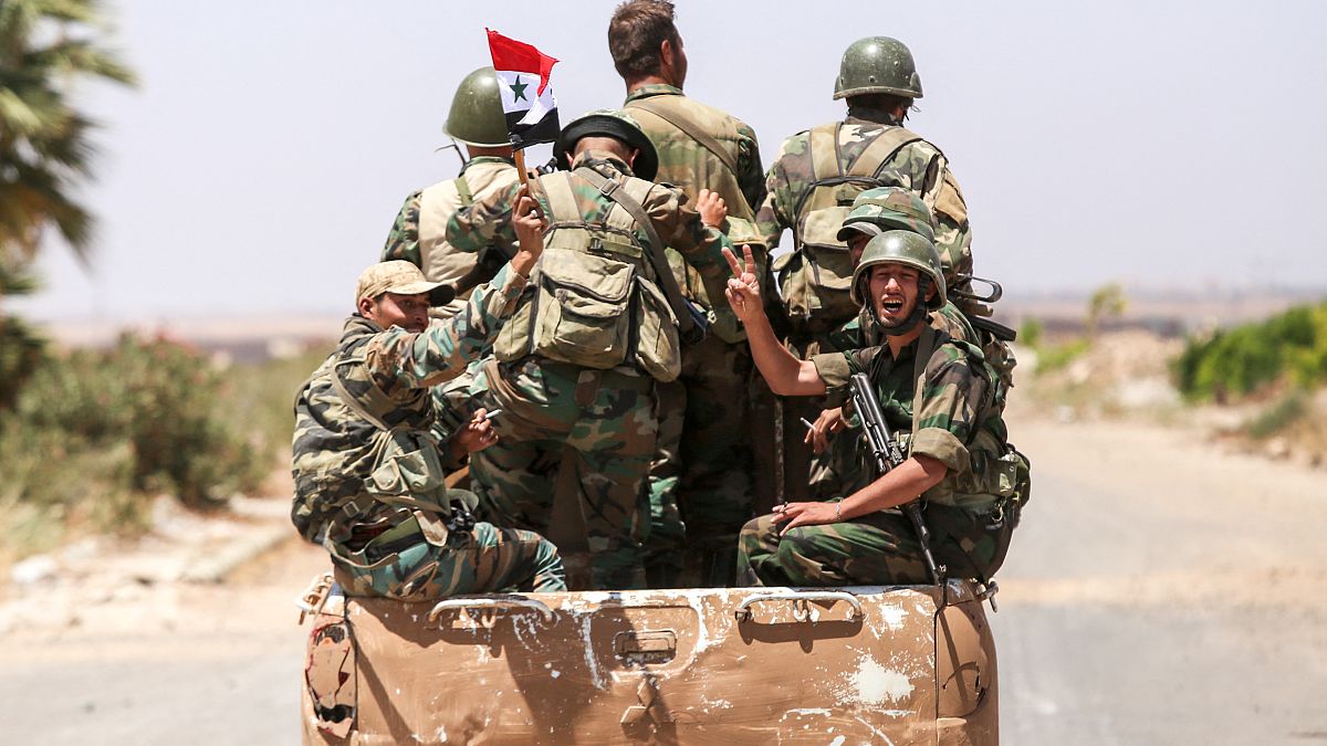 جنود سوريون عند معبر نصيب الحدودي مع الأردن في محافظة درعا الجنوبية في7 يوليو 2018.