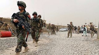 جنود أفغان وأمريكيين خارج قاعدة عسكرية في بانجواي بإقليم قندهار جنوب كابول، أفغانستان، 11 مارس / آذار 2012