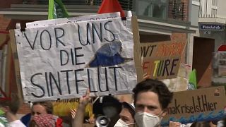 Cientos de personas se manifiestan contra el cambio climático a las puertas del BCE en Alemania