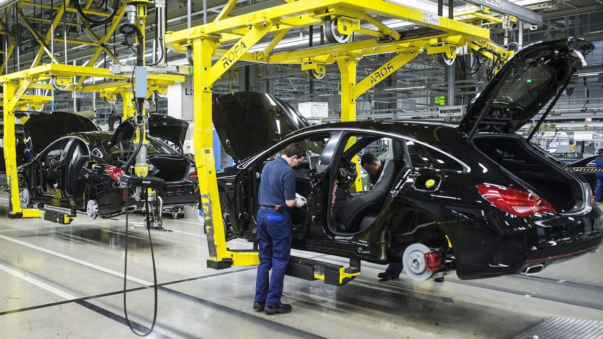 A Mercedes gyártósora Kecskeméten: veszélyben a befektetések?