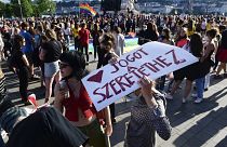 Júniusi tüntetés a homofób "pedofilellenes" törvány ellen Budapesten
