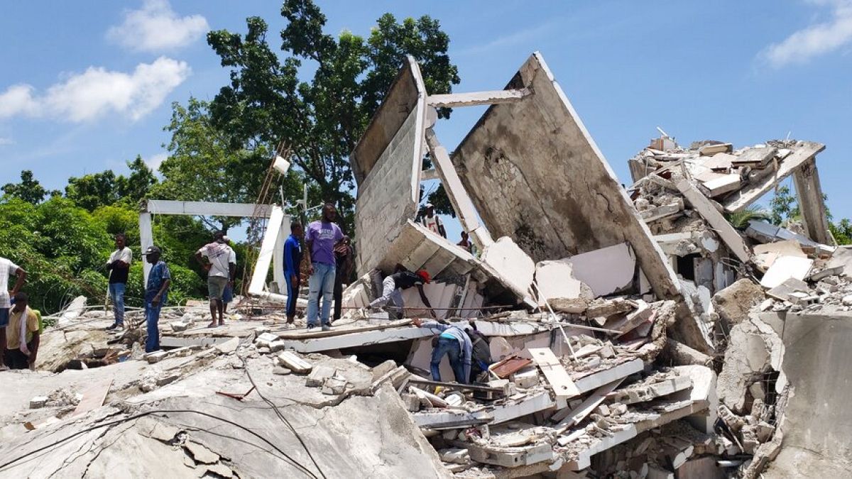 Гаити: число жертв землетрясения растёт