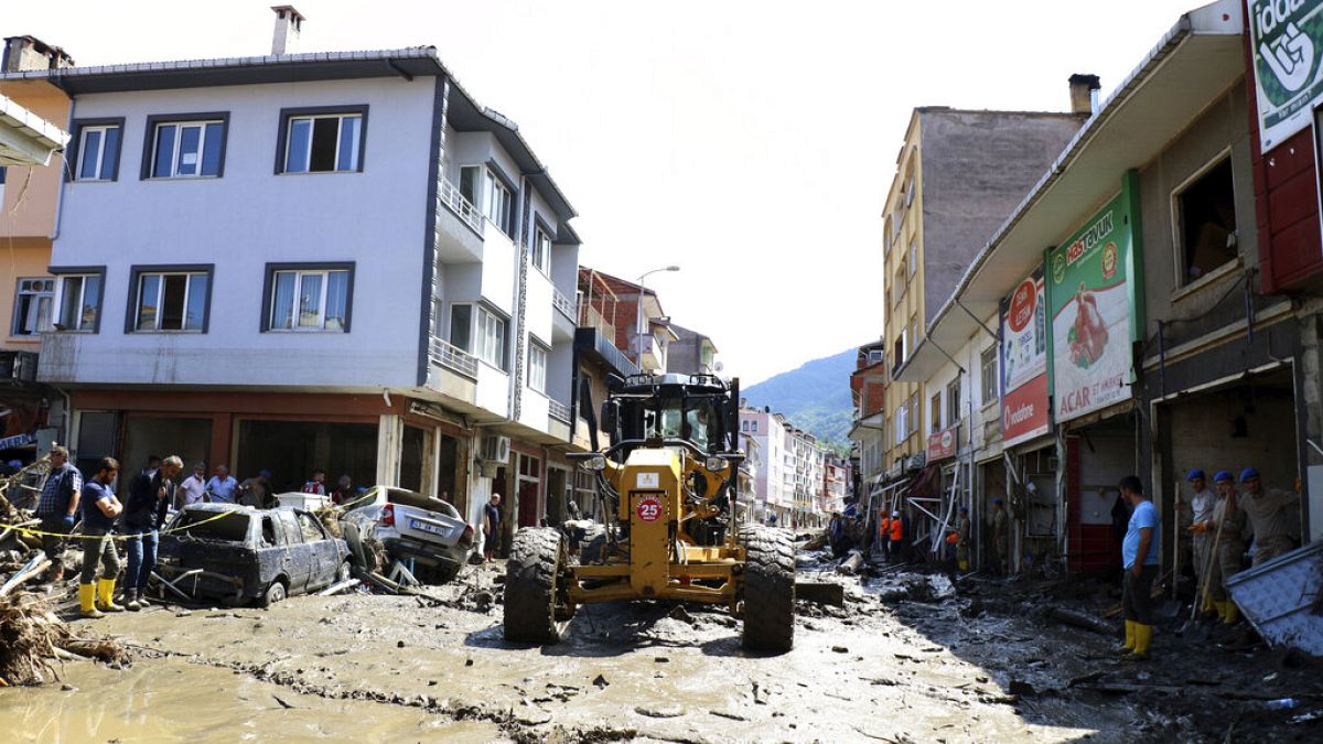 Cheias na Turquia deixam dezenas de mortos