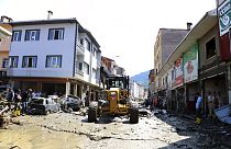 Число жертв наводнений в Турции растёт