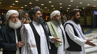  الملا عبد الغني بردار، الزعيم السياسي الأعلى لحركة طالبان، ثاني يسار، مع أعضاء آخرين من وفد طالبان لإجراء محادثات في موسكو، روسيا. 28 مايو 2019