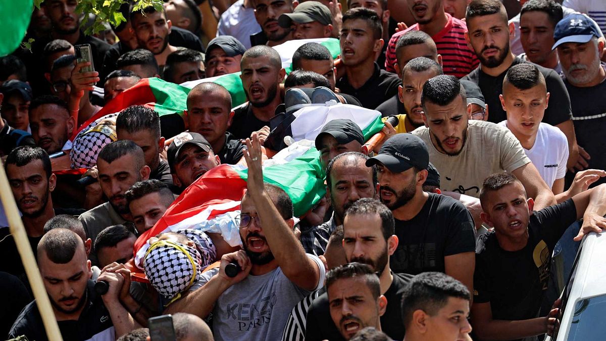 جنازة رائد أبو سيف وصالح عمار، اثنان من أربعة فلسطينيين قتلوا في اشتباكات مع قوات الأمن الإسرائيلية، مخيم جنين للاجئين شمال الضفة الغربية المحتلة الضفة، 16 أغسطس 2021