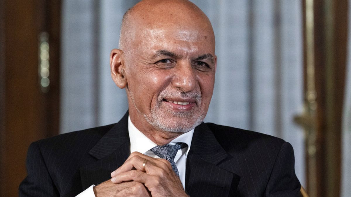 Afganistan Cumhurbaşkanı Eşref Gani, Taliban'ın ilerleyişi sonrası  15 Ağustos Pazar günü ülkeyi terk etti.