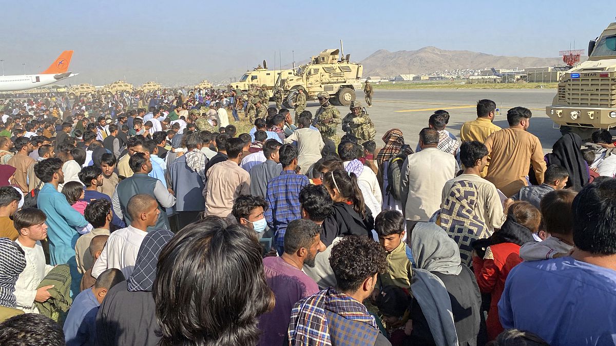 Хаос на лётном поле в аэропорту Кабула, 16 августа
