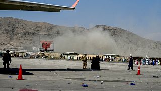 جنود أمريكيون في حراسة مدرج مطار كابول في كابول في 16 أغسطس 2021.
