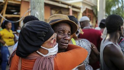 تصاویری از نجات زلزله‌زدگان هائیتی؛ شمار جانباختگان به دست‌کم ۱۴۰۰ نفر رسید