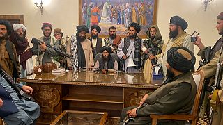 مقاتلو طالبان في القصر الرئاسي الأفغاني بعد فرار الرئيس أشرف غني، كابول،الأحد 15 أغسطس 2021