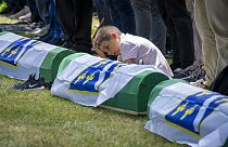 Temmuz 1995'te 8 binden fazla Boşnak erkek Srebrenitsa'da hayatını kaybetti