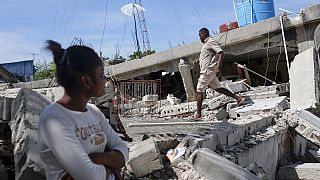 Haiti, i soccorsi corrono per strappare alla morte chi è ancora sotto i detriti