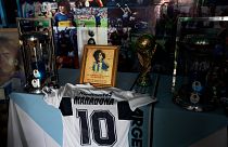 تريد شركة "أديداس" الألمانية تقديم نسخة مجانية من قميص الفريق السابق لمارادونا بوكا جونيورز إلى الأشخاص الذين يحملون اسم "دييغو أرماندو" وولدوا في 1981