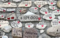 Имена жертв написаны на камнях