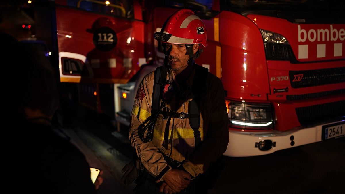 Un bombero en un incendio en Tarragona, en la región de Cataluña, España. Foto tomada el 25 de julio de 2021. (Archivo).