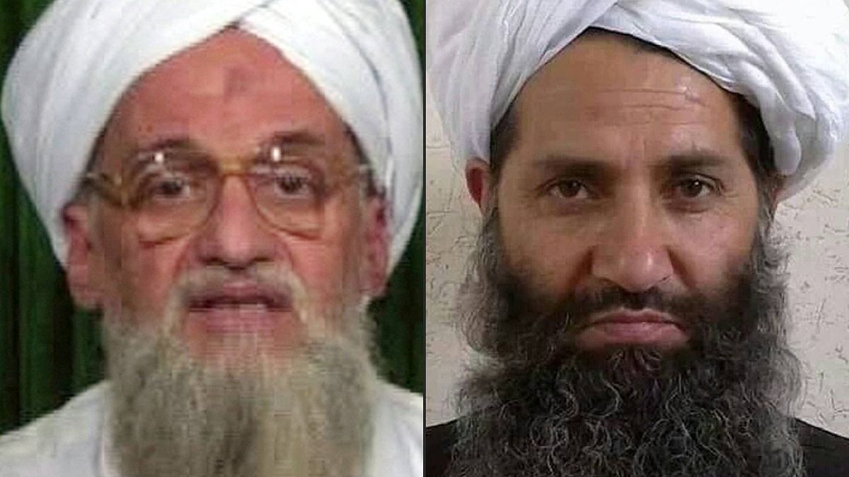 زعيم تنظيم القاعدة أيمن الظواهري (إلى اليسار) في 12 فبراير 2012، زعيم طالبان الملا هيبة الله أخوند زاده (إلى اليمين) في 25 مايو 2016 