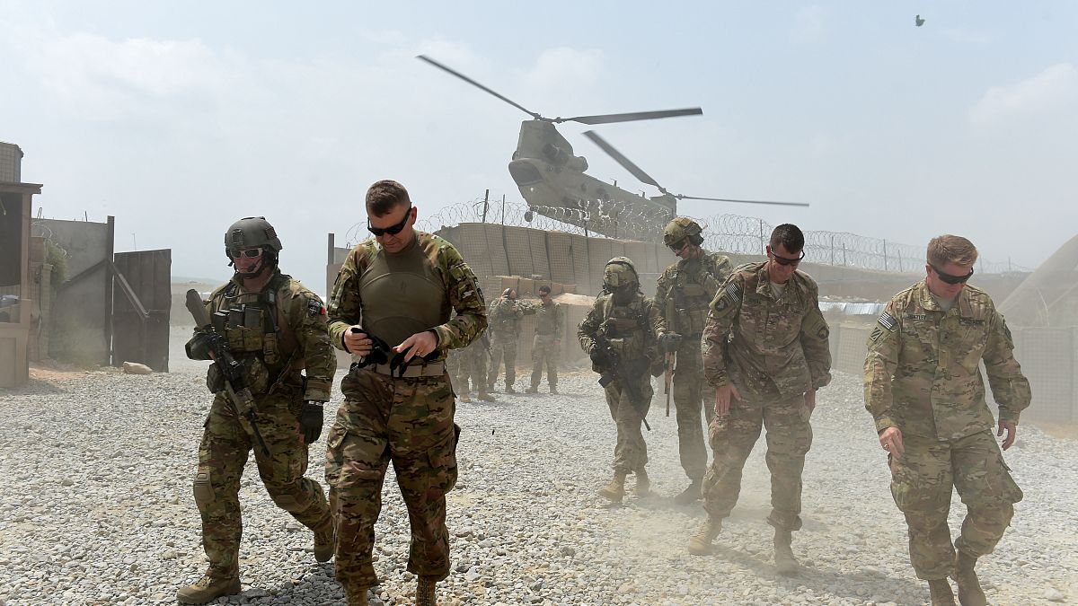 جنود أمريكيون في قاعدة العمليات المتقدمة التابعة لقوات التحالف كونيلي في منطقة خوجياني بإقليم ننكرهار في أفغانستان.