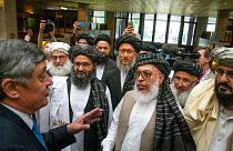 ضمیر کابلوف، فرستاده کرملین در افغانستان به همراه برخی از رهبران طالبان