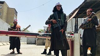 مقاتلو طالبان في نقطة تفتيش في العاصمة كابول.