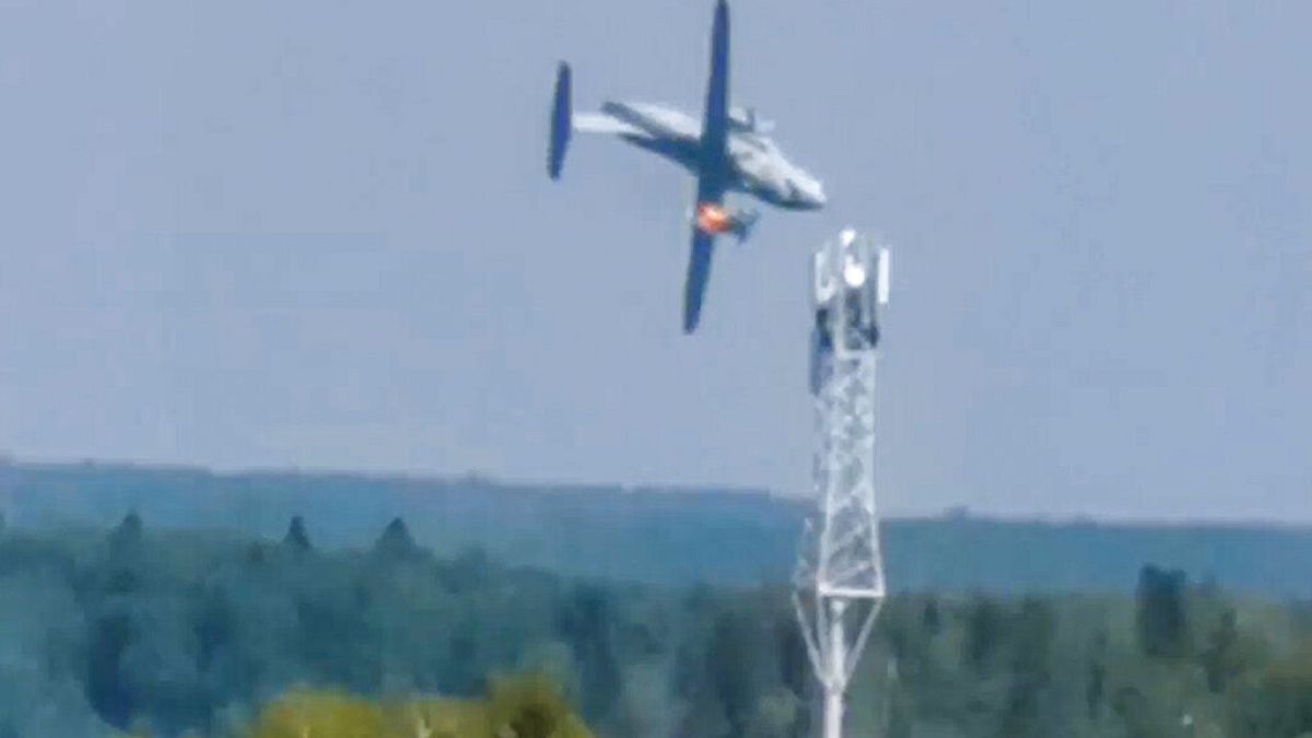 Russie : trois morts dans le crash d'un avion militaire en vol d'essai, le 17 août 2021. 