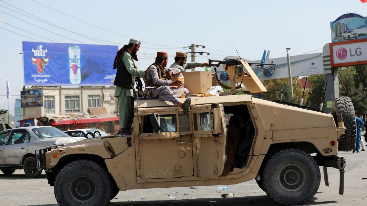 نیروهای طالبان در فرودگاه حامد کرزی کابل