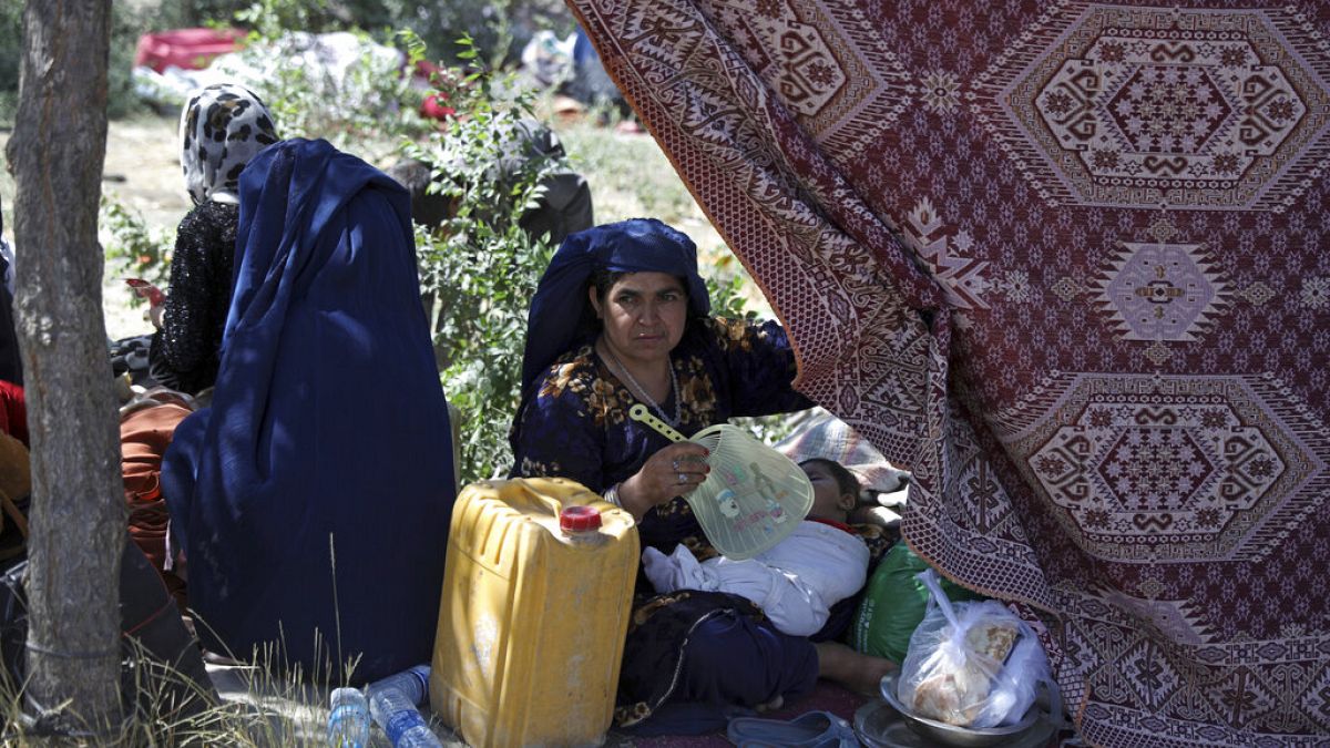 Una mujer afgana desplazada 