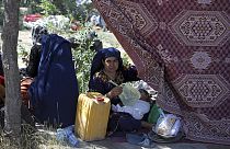 Una mujer afgana desplazada