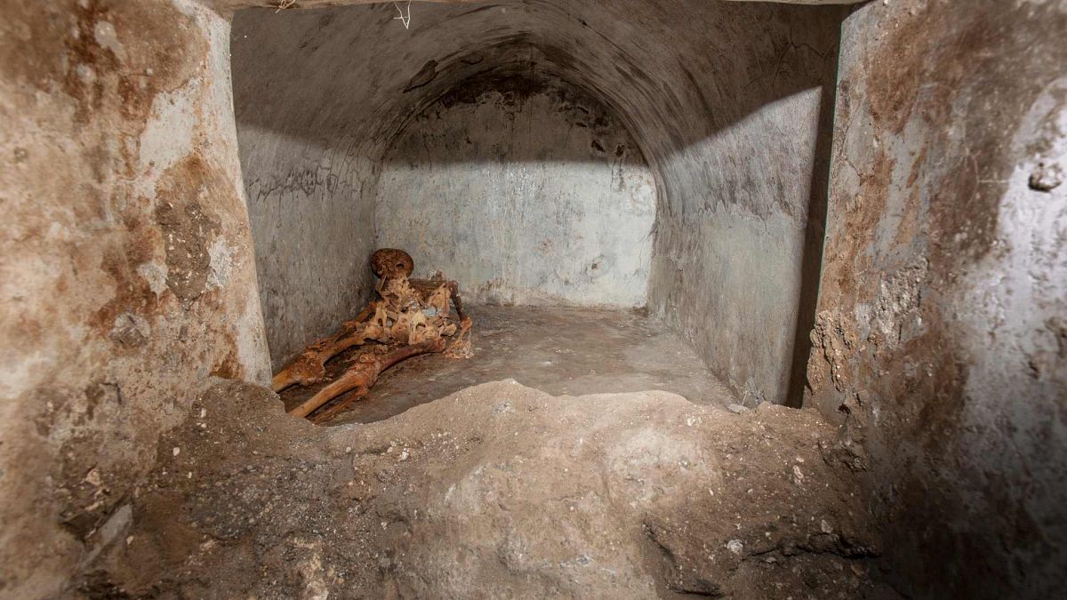 Archäologen entdecken spektakuläres Grab in Pompeji